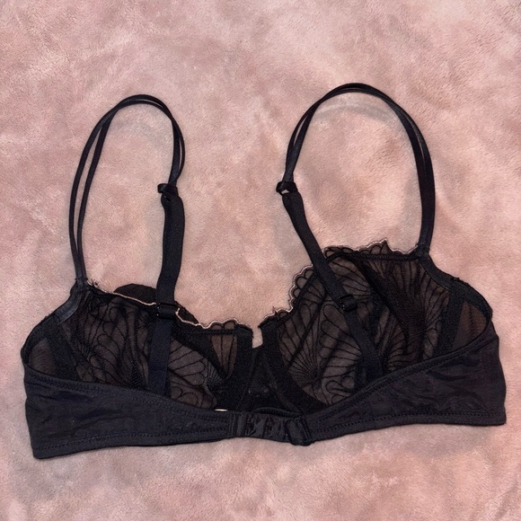 Black Bra - Picture 4 of 7
